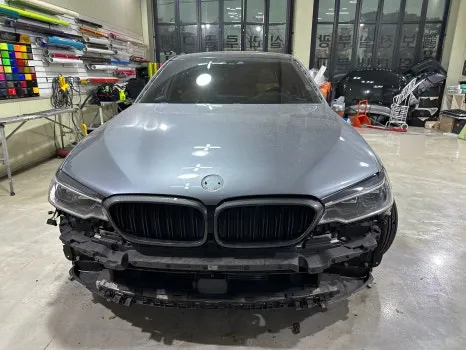 BMW 5 Series vinyl wrap - BMW 5 Series Vinyl Wrap Review: Satin Black Transformation photo 3