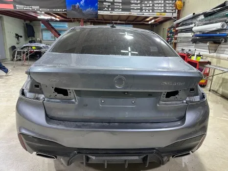 BMW 5 Series vinyl wrap - BMW 5 Series Vinyl Wrap Review: Satin Black Transformation photo 4