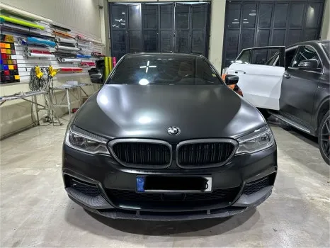 BMW 5 Series vinyl wrap - BMW 5 Series Vinyl Wrap Review: Satin Black Transformation photo 5
