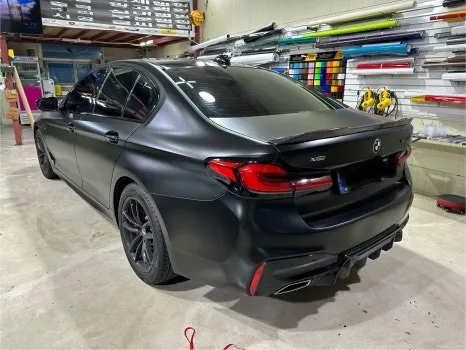 BMW 5 Seriesのカーラッピング事例 施工写真 4-2