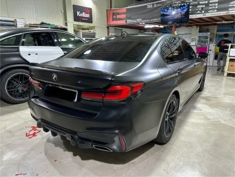 BMW 5 Seriesのカーラッピング事例 施工写真 1-3