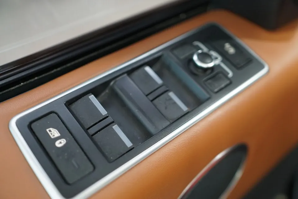Land Rover Range Rover Vogue ambient lighting - Land Rover Range Rover Ambient Lighting Upgrade - Enhanced Luxury photo 3