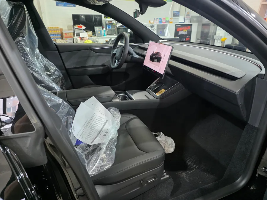 Tesla Model Yのカーフィルム施工事例｜費用目安・仕上がり 施工写真 3-2