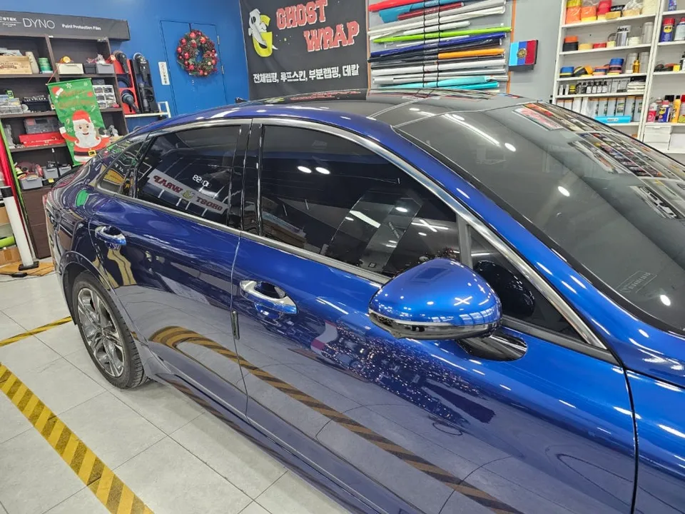 Kia K5 DL3のカーラッピング事例：クローム除去で洗練された印象に 施工写真 2-2