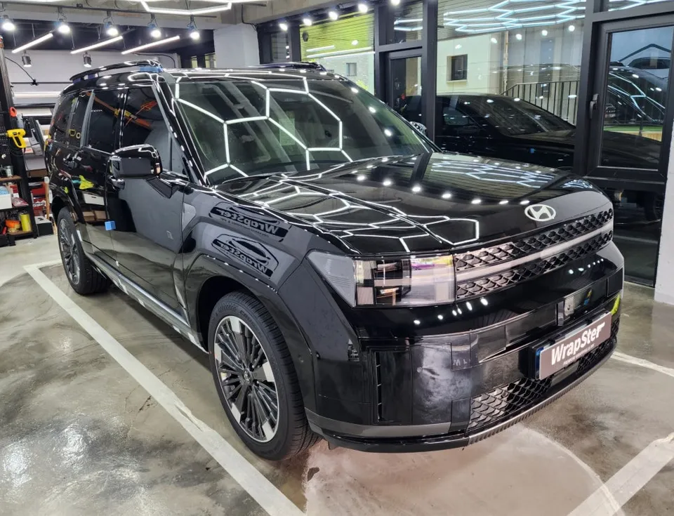 Hyundai Santa Fe MX5 vinyl wrap - Hyundai Santa Fe MX5 Vinyl Wrap Review: Black Pack Cost & Results photo 4