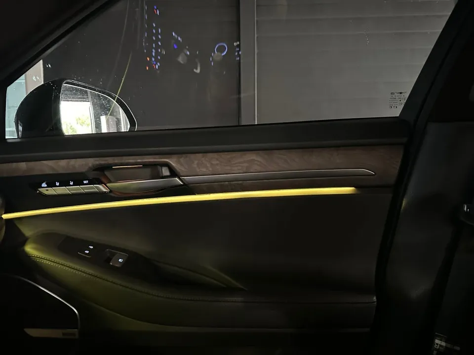 Genesis G90 ambient lighting - Genesis G90 Ambient Lighting Review: Brighter Interior photo 3