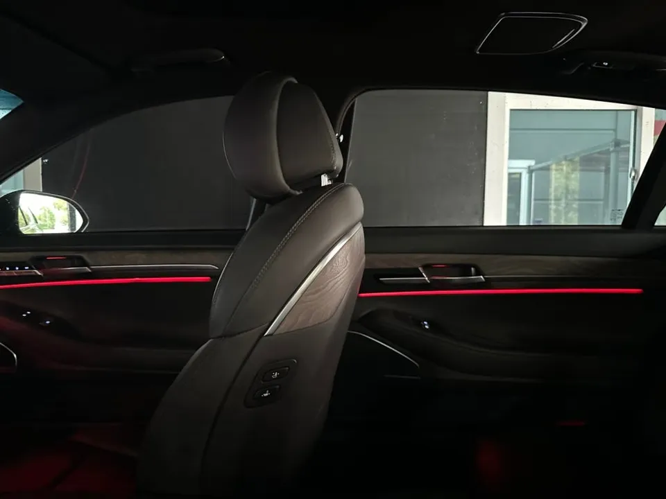 Genesis G90 ambient lighting - Genesis G90 Ambient Lighting Review: Brighter Interior photo 4