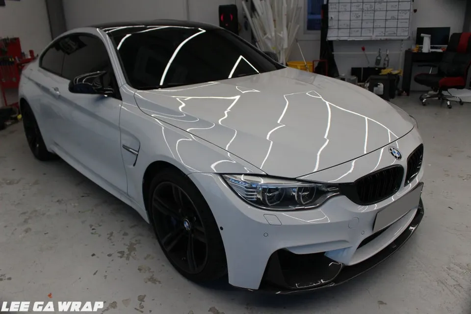 BMW M4のカーラッピング事例|ダークナイトグリーン 施工写真 2-1