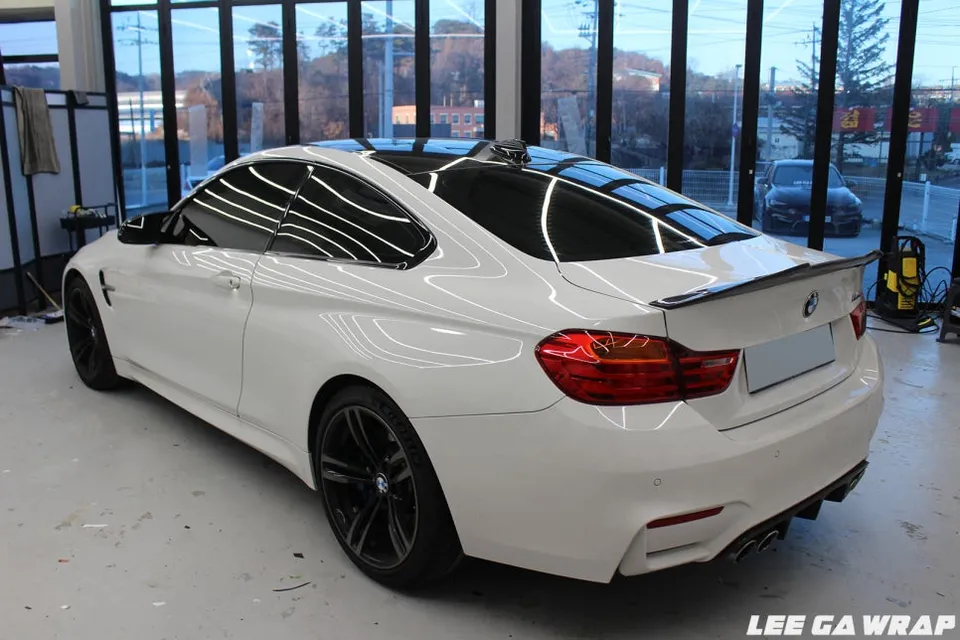 BMW M4のカーラッピング事例|ダークナイトグリーン 施工写真 1-2