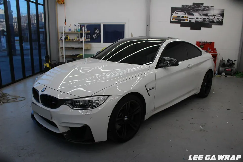 BMW M4のカーラッピング事例|ダークナイトグリーン 施工写真 3-2