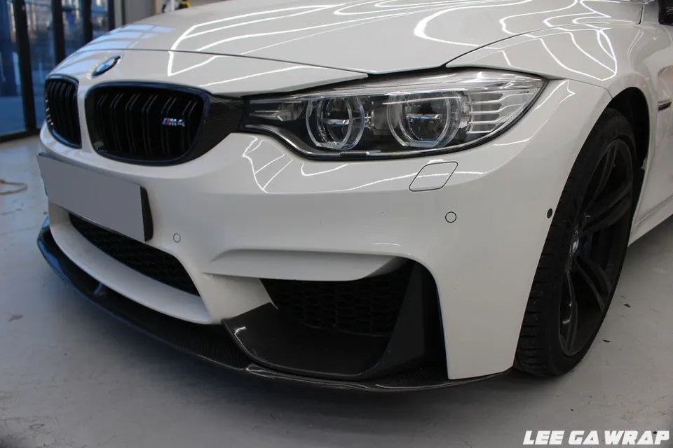 BMW M4のカーラッピング事例|ダークナイトグリーン 施工写真 2-3
