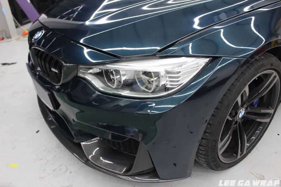 BMW M4のカーラッピング事例|ダークナイトグリーン 施工写真 3-3