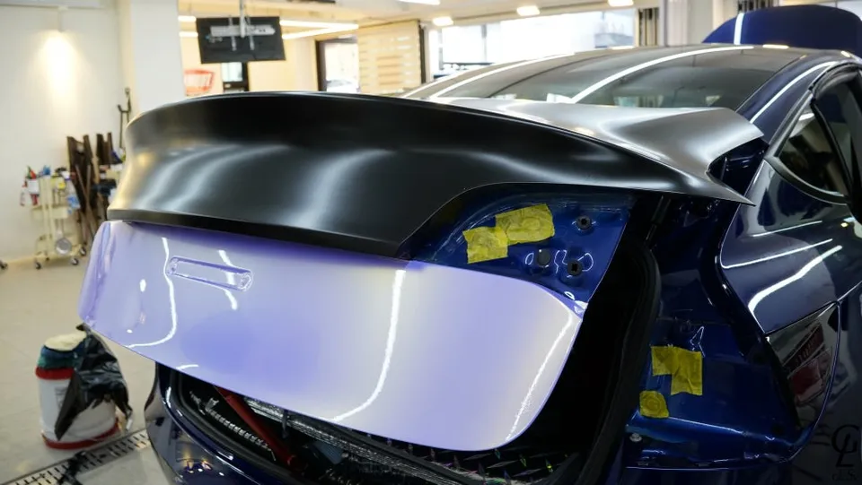 Tesla Model 3のカーラッピング事例|費用目安・仕上がり 施工写真 3-2