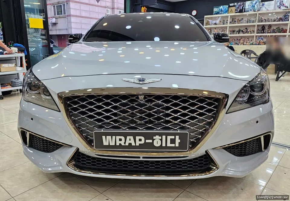 Genesis G80のカーラッピング事例|クールグレーで高級感アップ 施工写真 2-1
