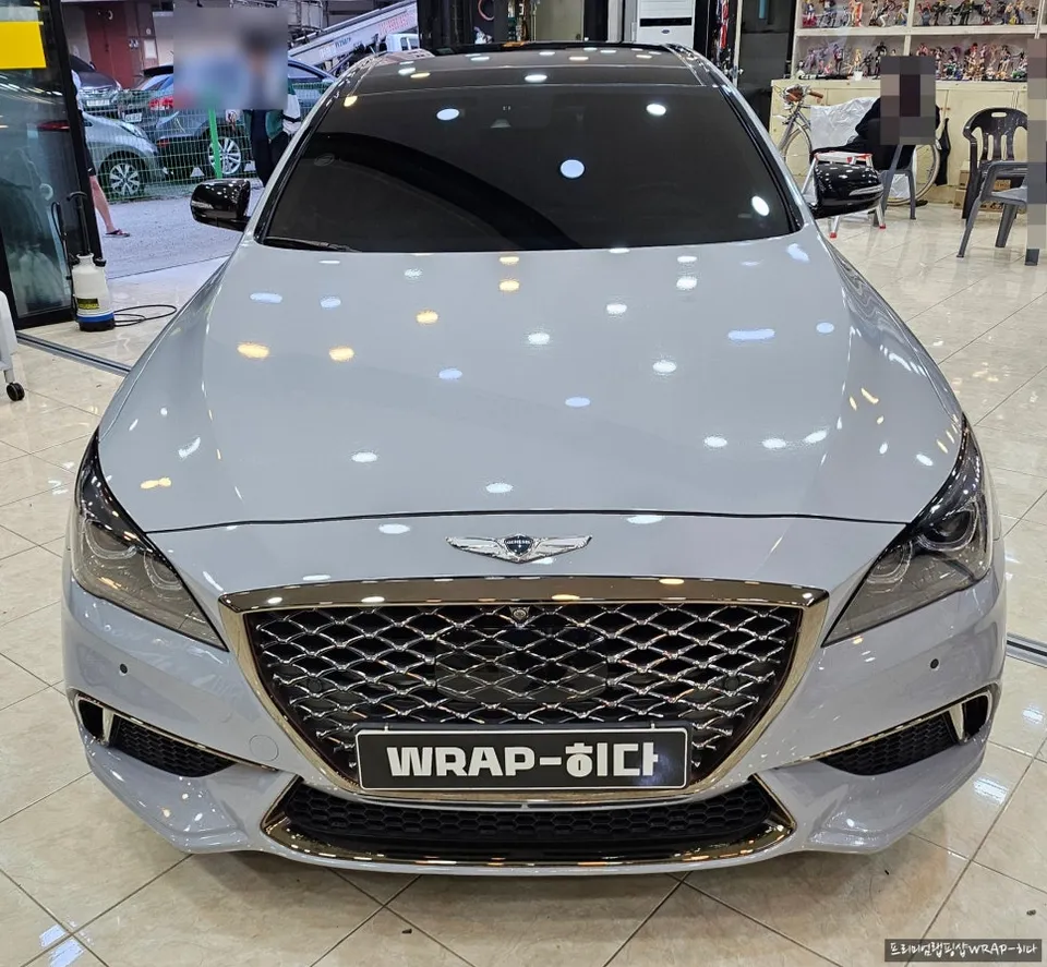 Genesis G80のカーラッピング事例|クールグレーで高級感アップ 施工写真 3-1
