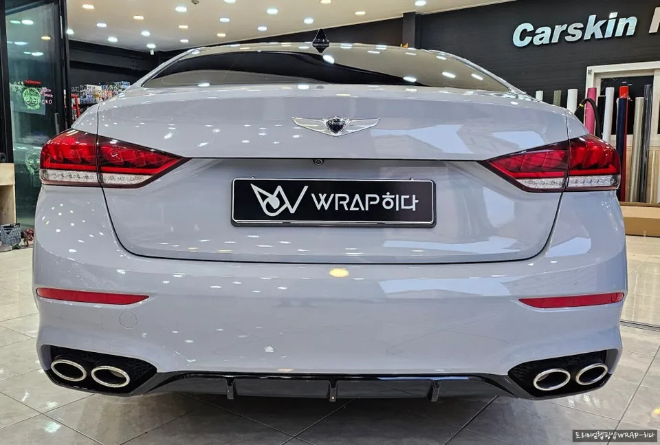 Genesis G80のカーラッピング事例|クールグレーで高級感アップ 施工写真 2-3