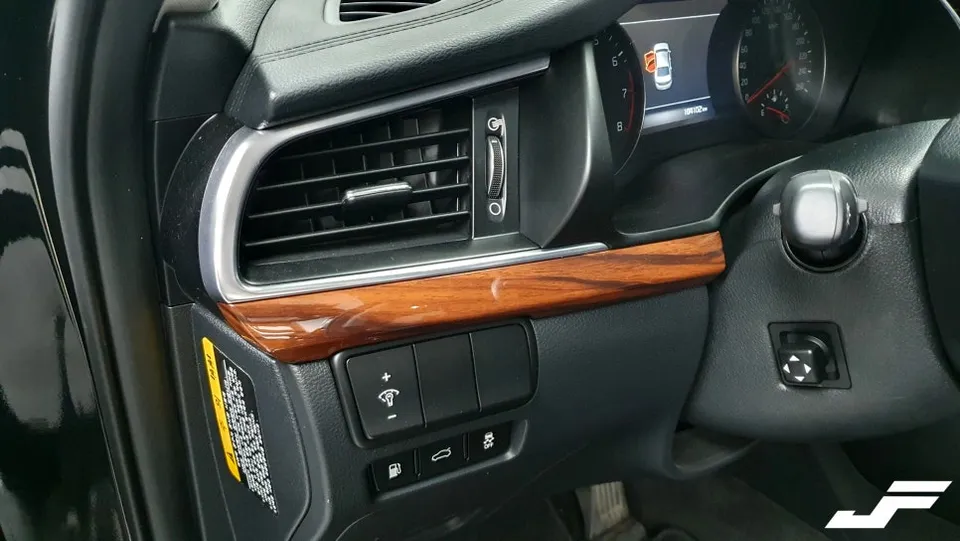 Kia K7 vinyl wrap - Kia K7 Vinyl Wrap Review: Interior Trim Upgrade photo 4