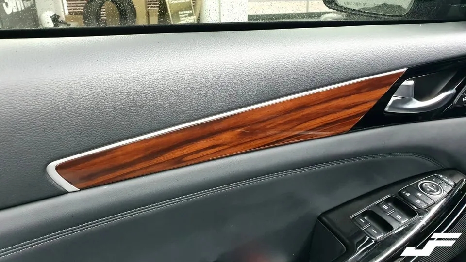 Kia K7 vinyl wrap - Kia K7 Vinyl Wrap Review: Interior Trim Upgrade photo 5