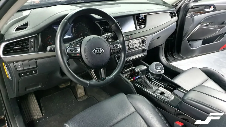 Kia K7 vinyl wrap - Kia K7 Vinyl Wrap Review: Interior Trim Upgrade photo 6