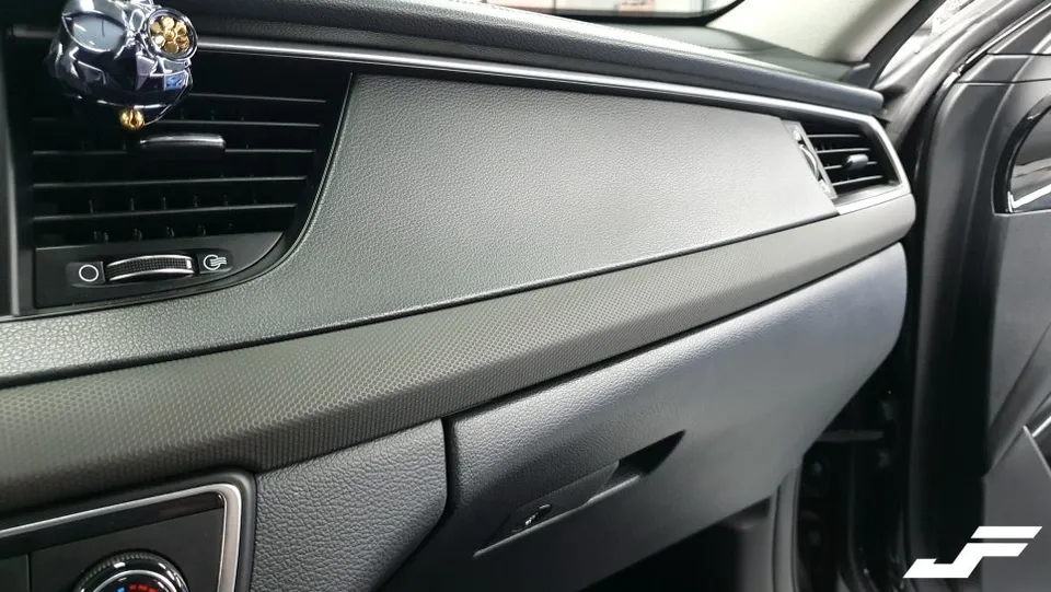 Kia K7 vinyl wrap - Kia K7 Vinyl Wrap Review: Interior Trim Upgrade photo 8