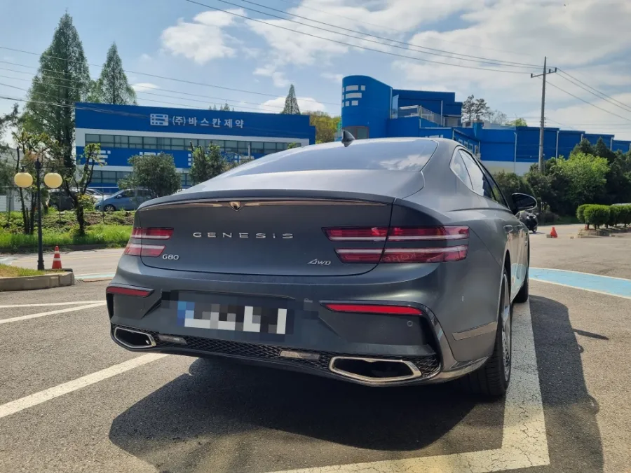 Genesis G80のカーラッピング事例|費用目安・仕上がり 施工写真 2-1