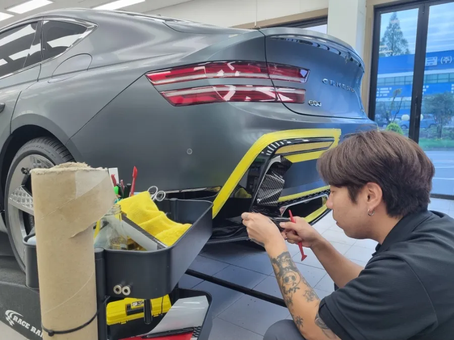 Genesis G80のカーラッピング事例|費用目安・仕上がり 施工写真 3-2