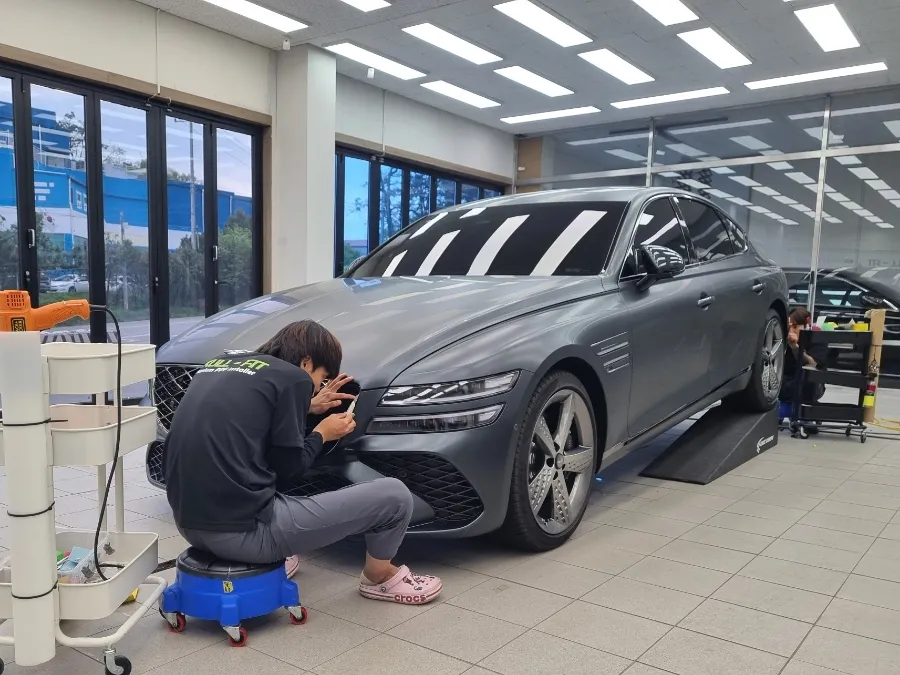 Genesis G80のカーラッピング事例|費用目安・仕上がり 施工写真 2-3