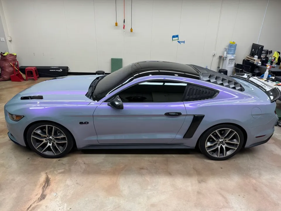 Ford Mustangのカーラッピング事例|費用目安・仕上がり 施工写真 3-1