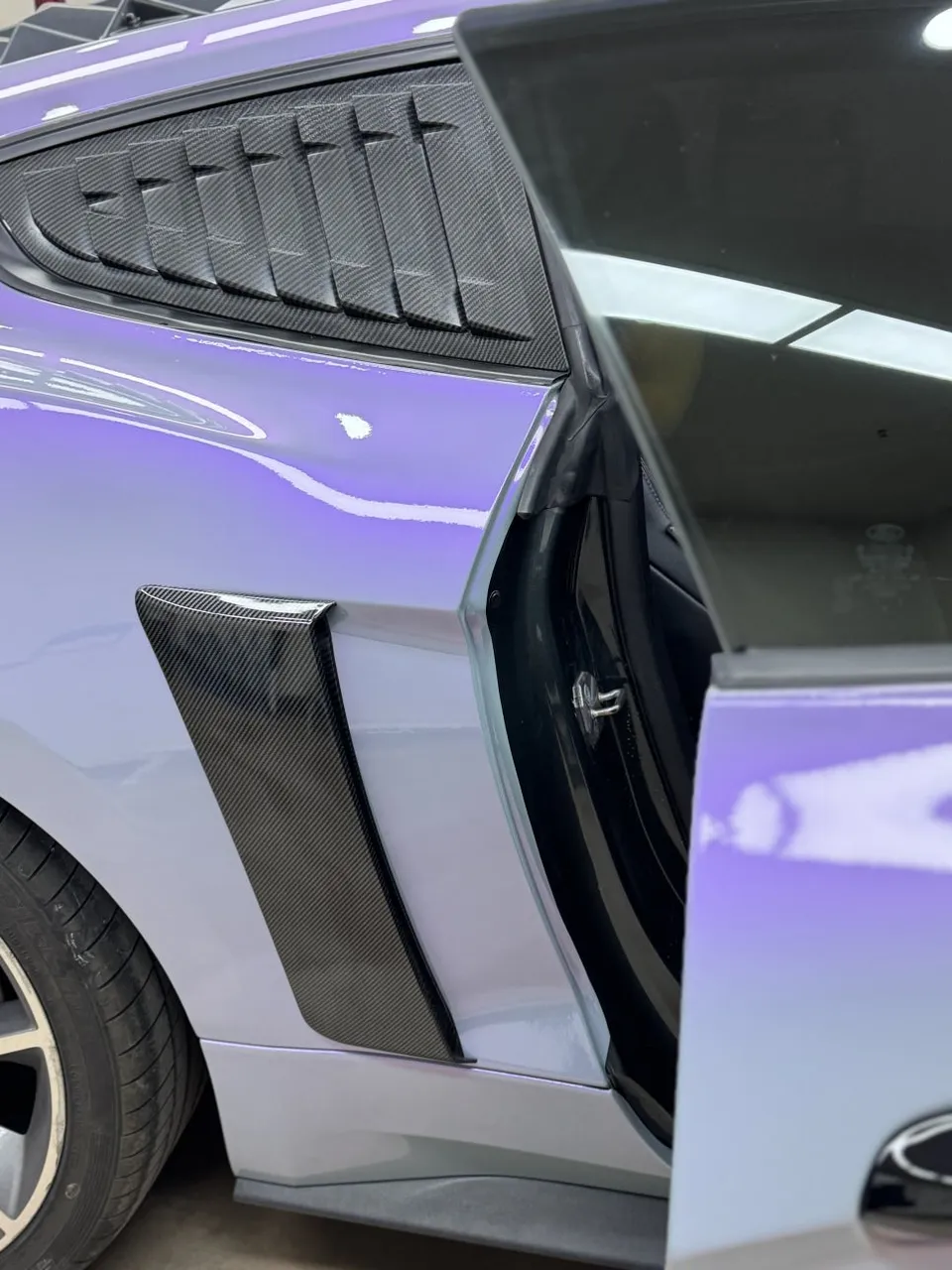 Ford Mustangのカーラッピング事例|費用目安・仕上がり 施工写真 4-1