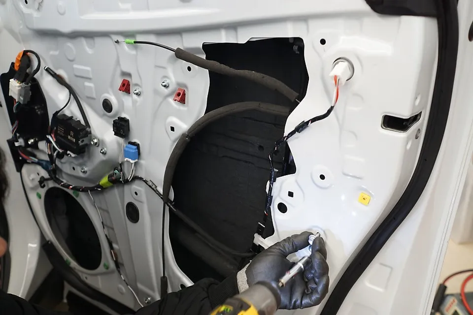 Toyota Alphard oem options - Toyota Alphard Soft Closing Doors Review — Enhanced Convenience photo 4