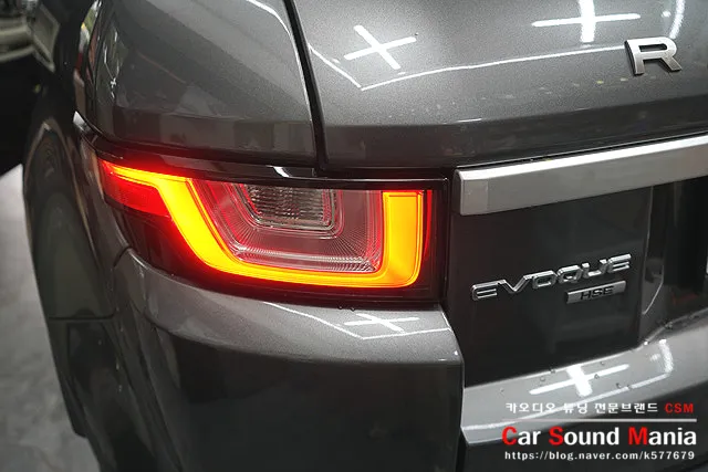 Land Rover Evoqueのドラレコ取付事例|費用目安・仕上がり 施工写真 2-1