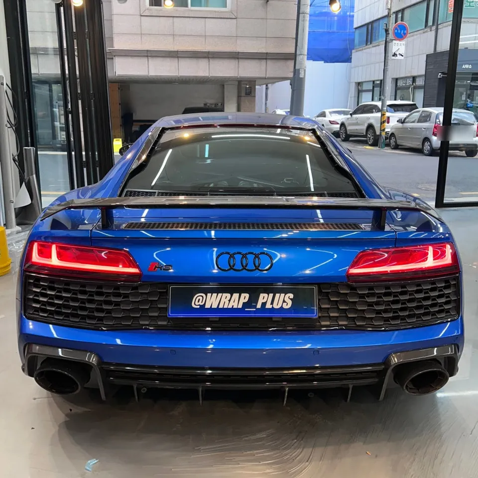 Audi R8のカーラッピング事例|ボルカニックアッシュグレーへの変更 施工写真 2-1
