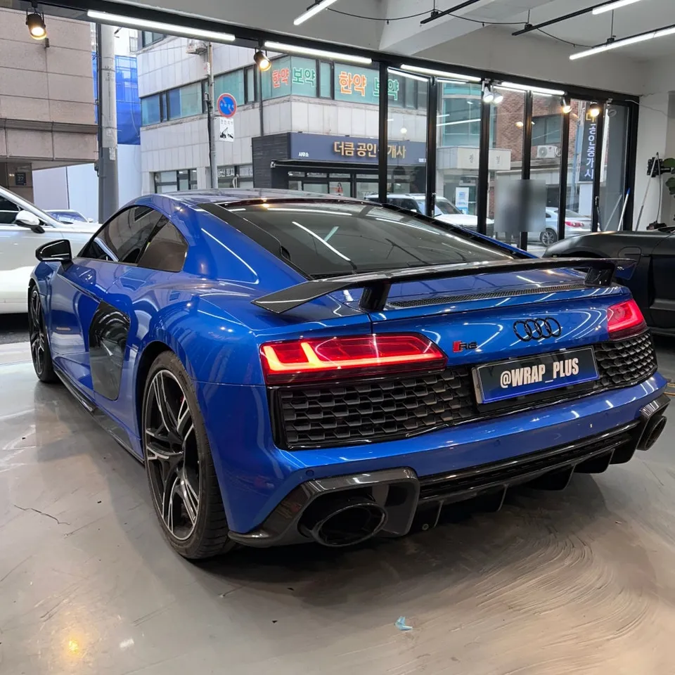 Audi R8のカーラッピング事例|ボルカニックアッシュグレーへの変更 施工写真 3-1