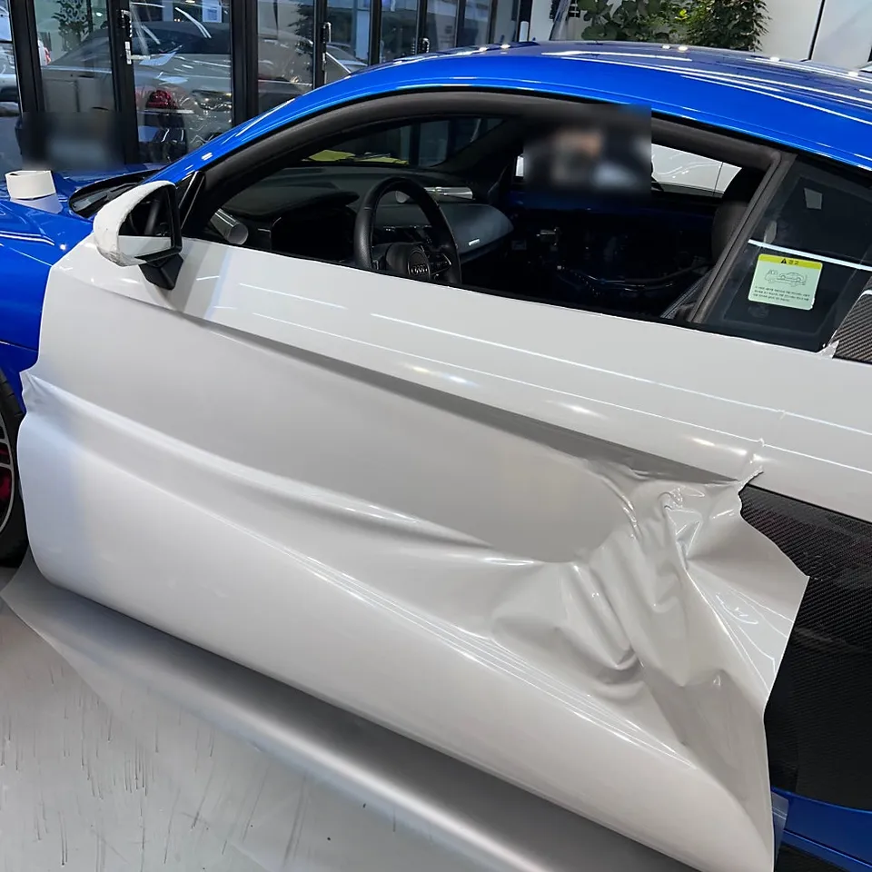 Audi R8のカーラッピング事例|ボルカニックアッシュグレーへの変更 施工写真 3-2