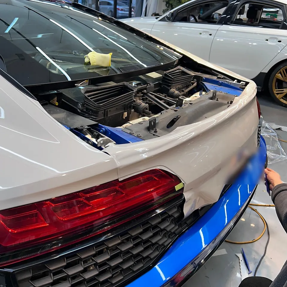 Audi R8のカーラッピング事例|ボルカニックアッシュグレーへの変更 施工写真 2-3