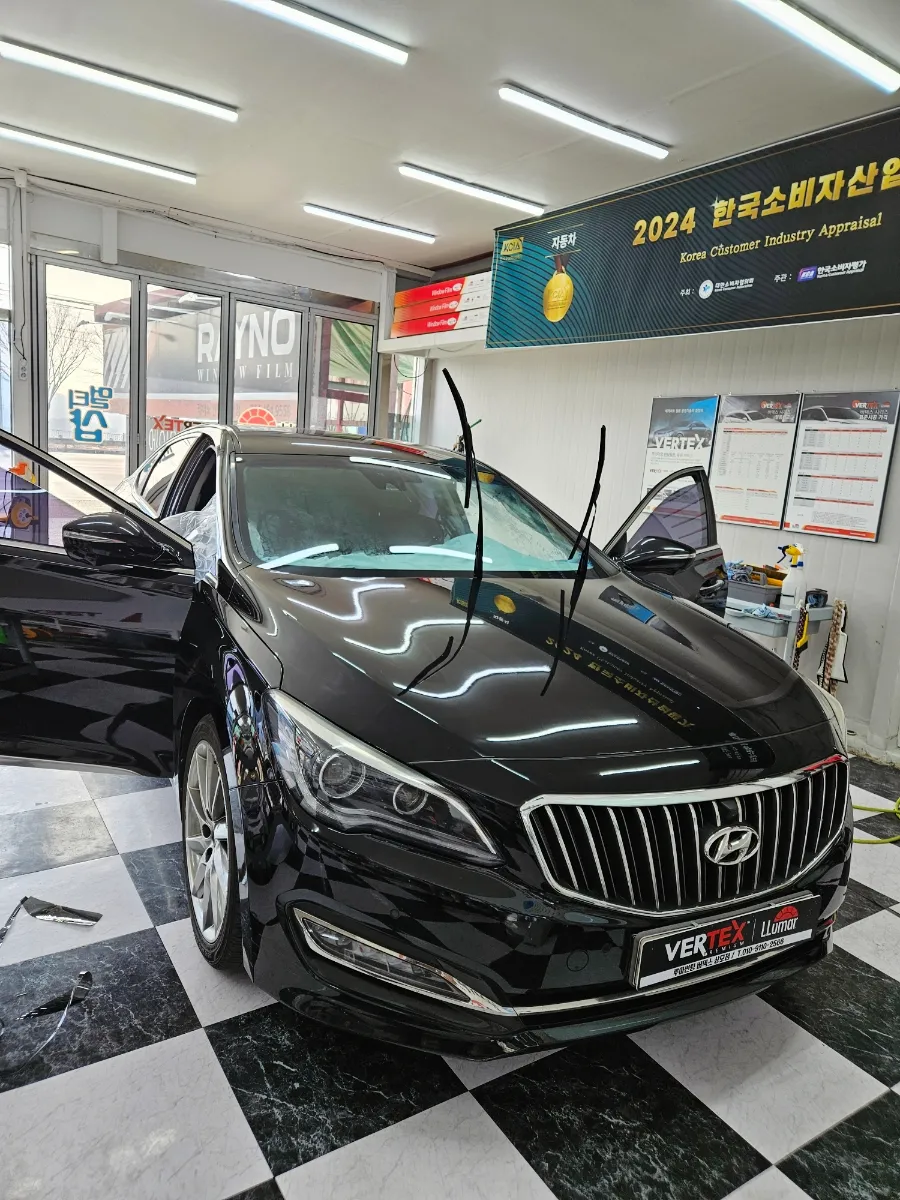 Hyundai Aslanのカーフィルム施工事例 施工写真 4