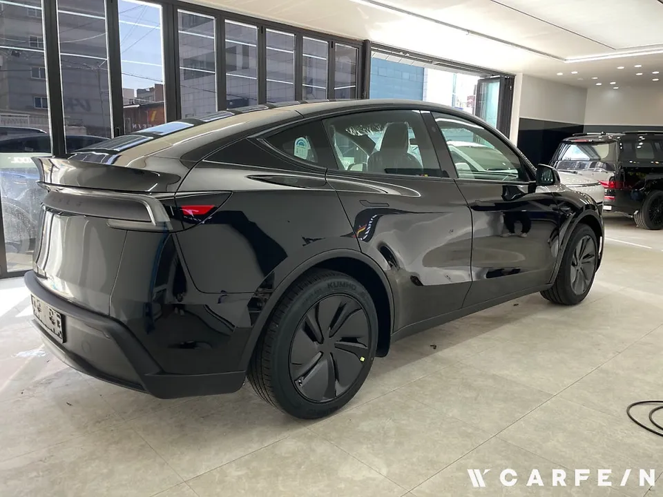 Tesla Tesla new car package installation result