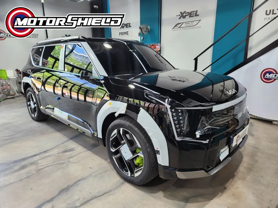 Kia EV9のカーラッピング事例|クローム除去で高級感アップ 施工写真 2-1