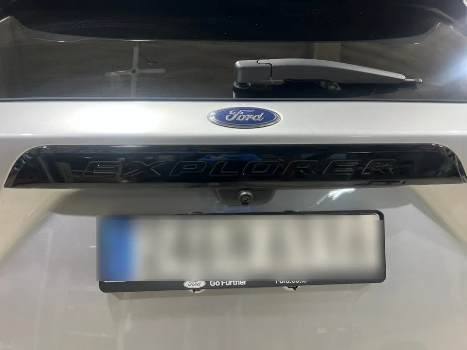 Ford Explorerのカーラッピング事例|クロームメッキをマットブラックに 施工写真 2-2