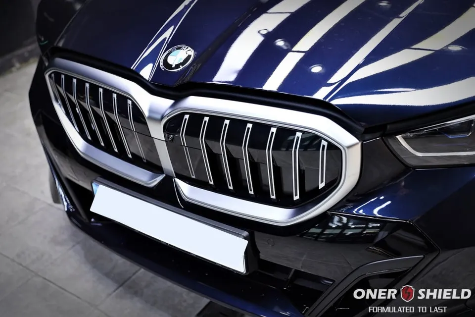 BMW 5 Series G60 グリルラッピング事例｜高級感アップ 施工写真 1-2