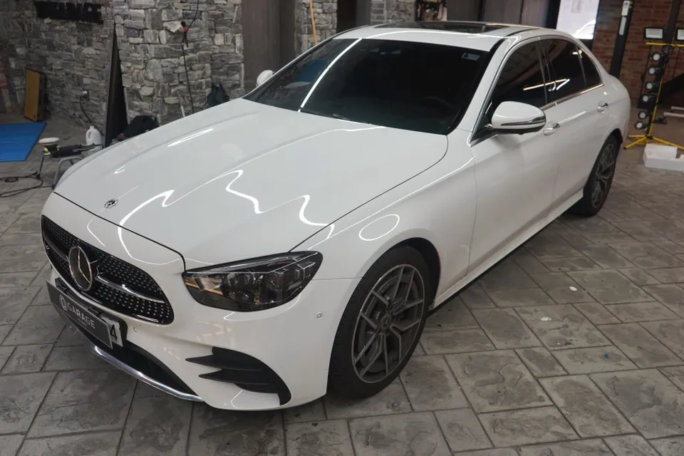 Mercedes-Benz Eクラス W213のガラスコーティング事例 施工写真 3-1