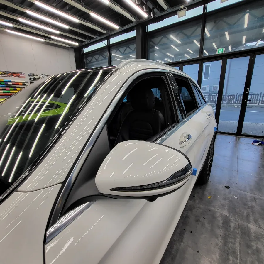 Mercedes-Benz GLCのカーラッピング事例 施工写真 1-2