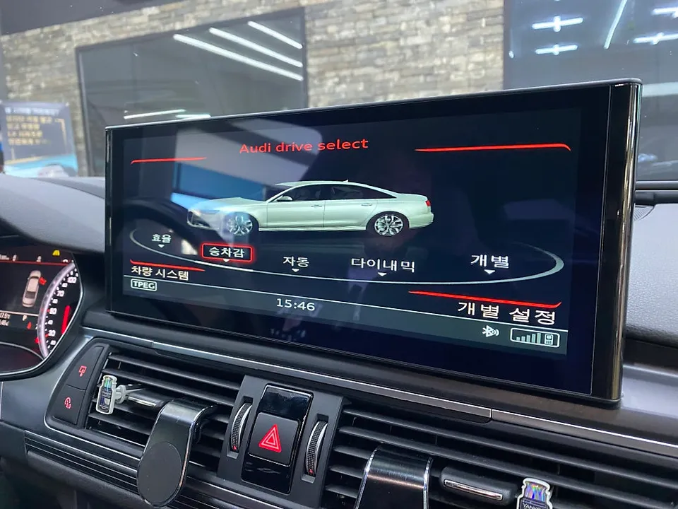Audi A6のAndroid Auto・CarPlay取付事例 施工写真 2-2