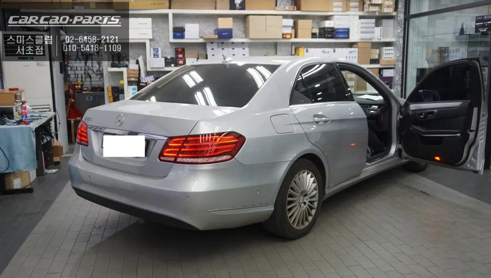 Mercedes-Benz E300のAndroid Auto・CarPlay取付事例 施工写真 1-3