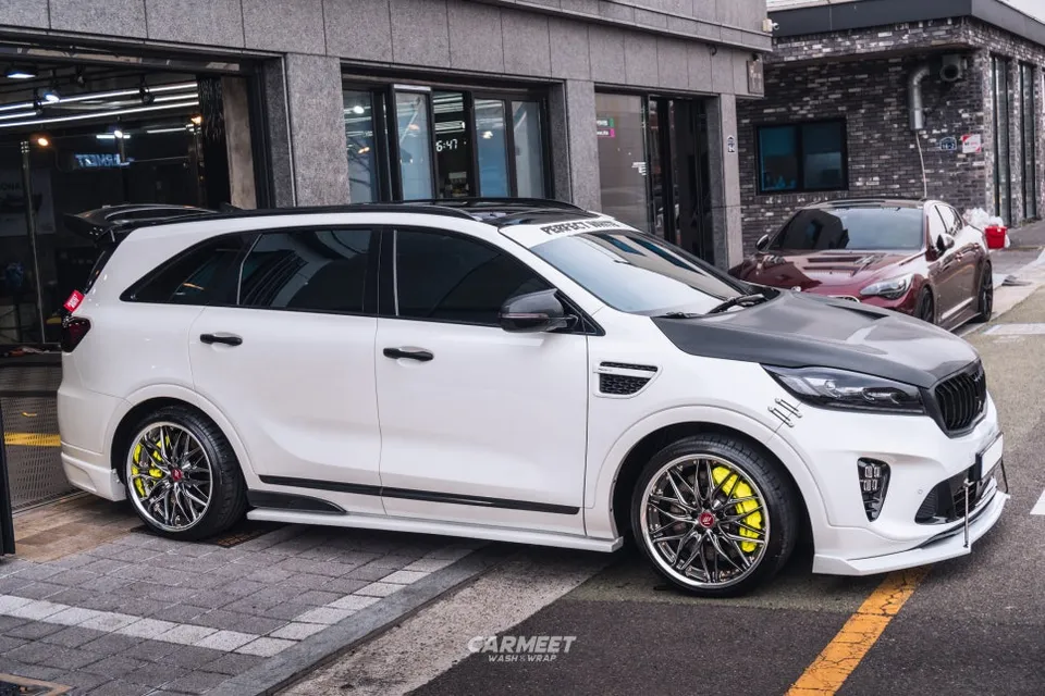 Kia Sorentoのカーラッピング事例｜費用目安・仕上がり 写真