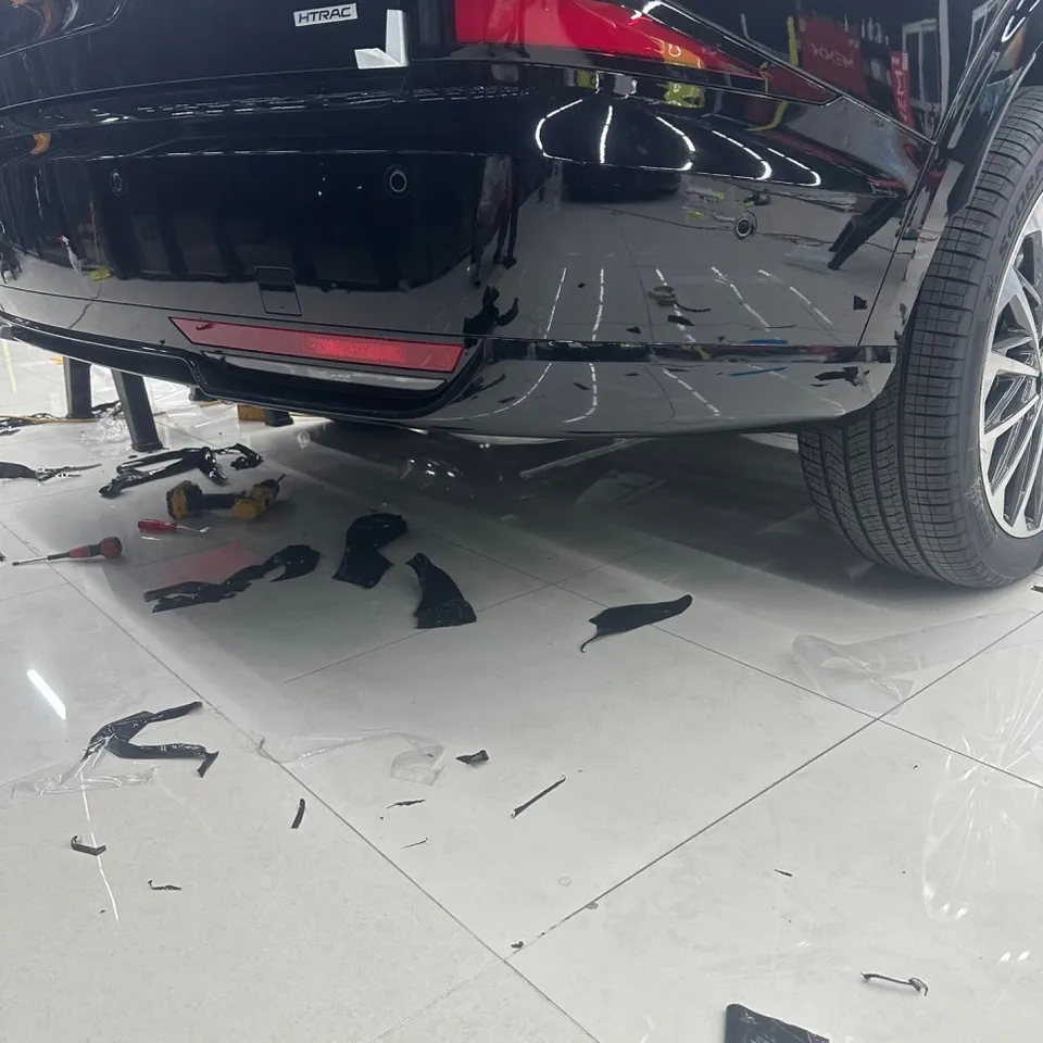 Hyundai Palisadeのカーラッピング事例｜クローム除去で印象激変 施工写真 2-3