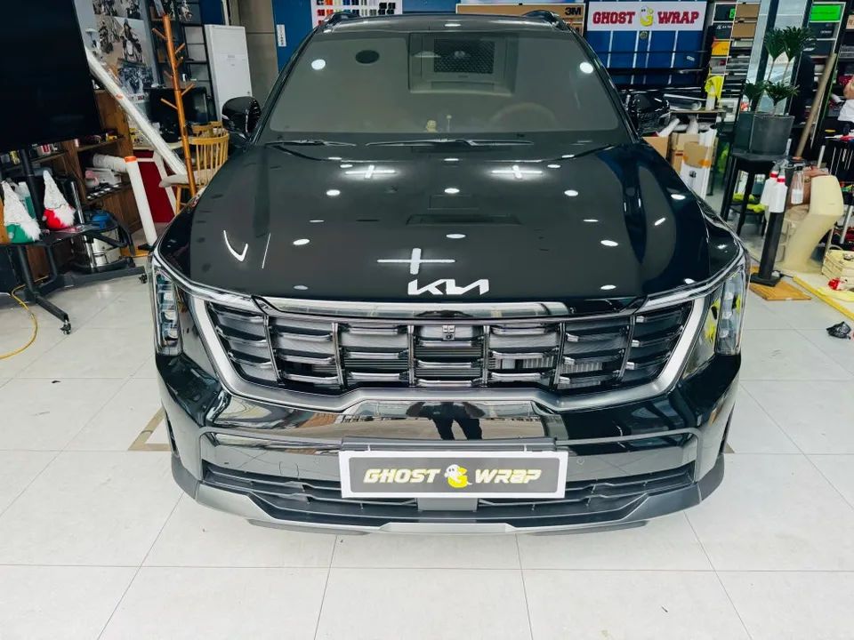 Kia Sorentoのカーラッピング事例 施工写真 1-1