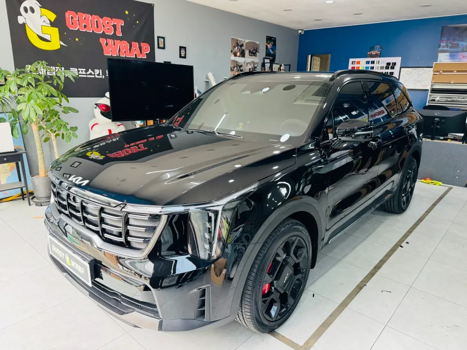 Kia Sorentoのカーラッピング事例 施工写真 2-1