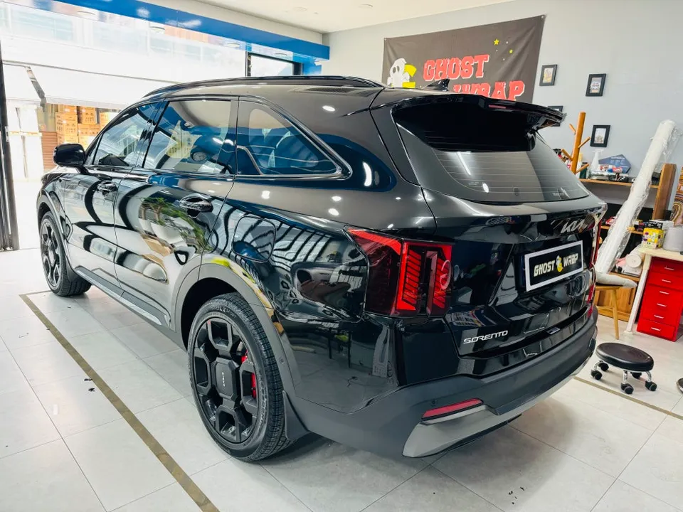 Kia Sorentoのカーラッピング事例 施工写真 3-1