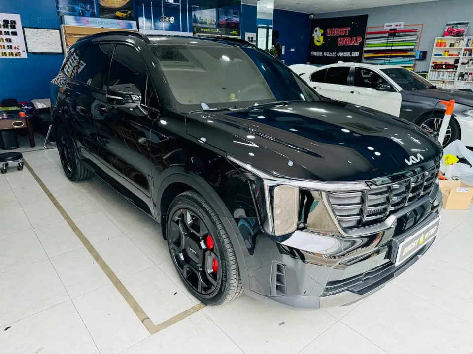 Kia Sorentoのカーラッピング事例 施工写真 4-1